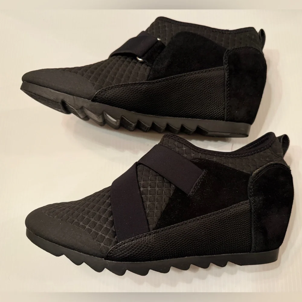 Baretraps Posture Women’s Black Wedge Slip-On Shoes Size, Size 7